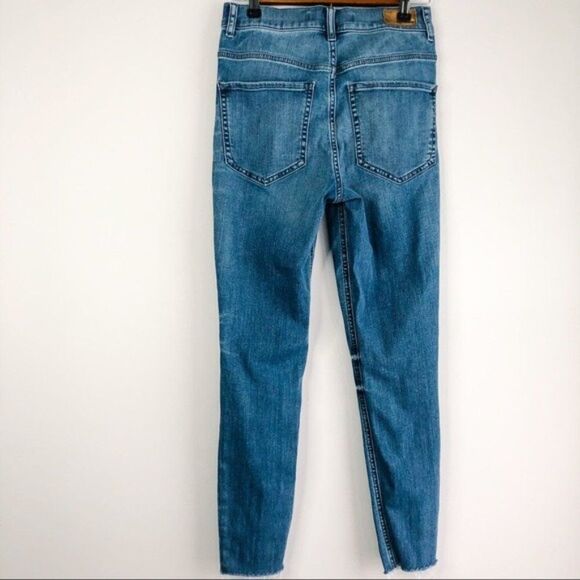 2/$30 Express Medium Wash Grommet Distressed High Rise Stretch Skinny Jeans - Picture 6 of 11
